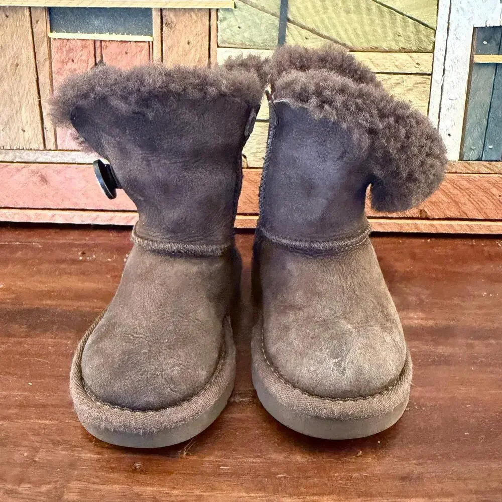 UGG Kids Bailey Button Toddler Boot‎ 6
